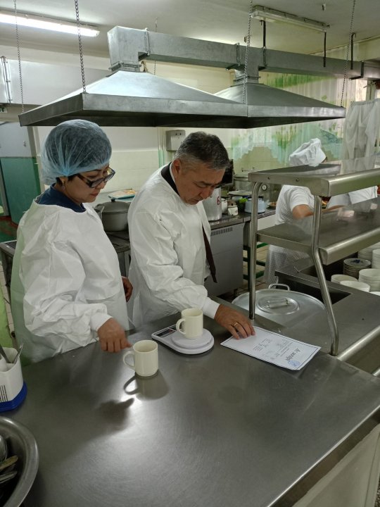 Бракераждық комиссияның мектеп асханасын тексеруі